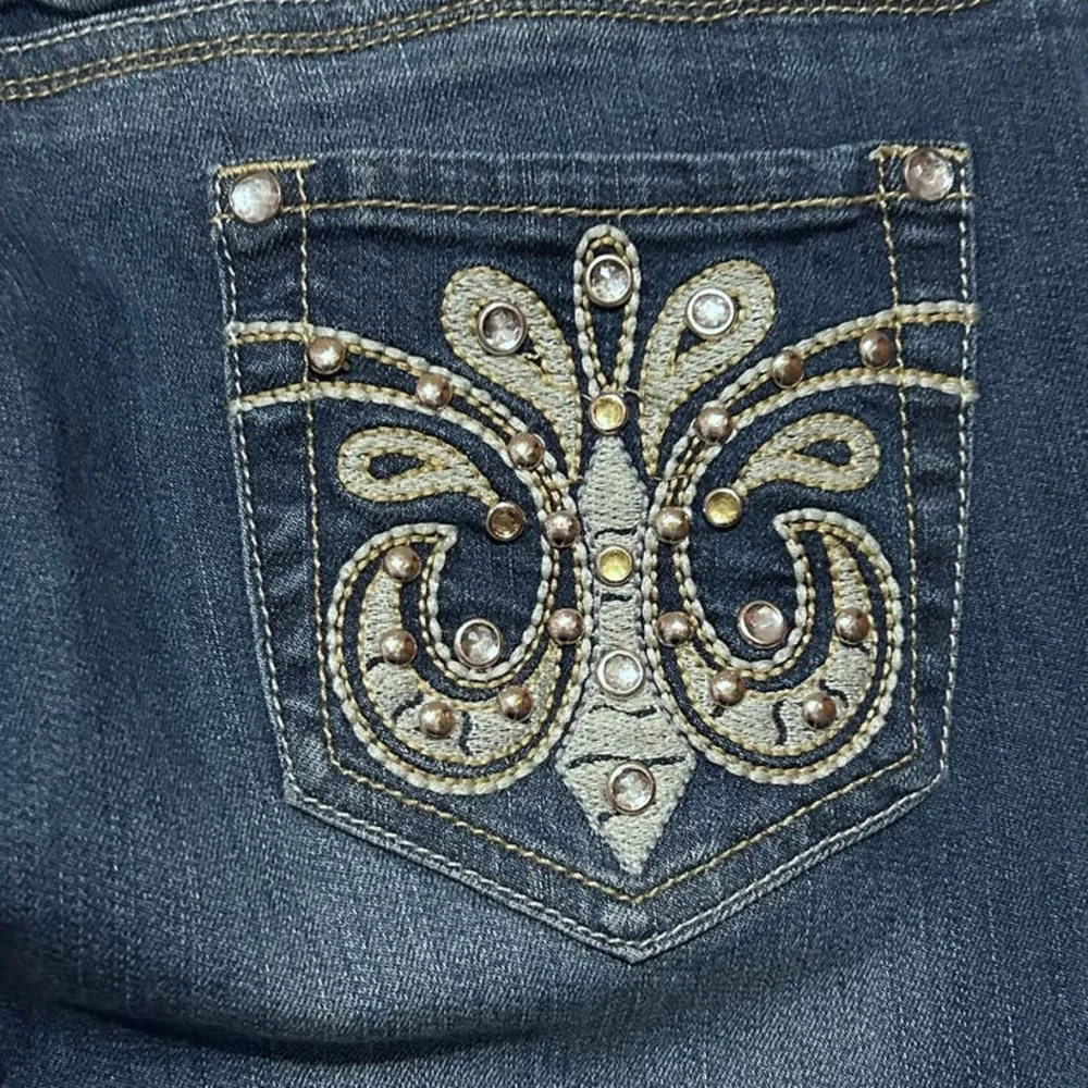 Liuce’s Jeans Women's Lo Rise Distressed Embellished Pockets Jeweled Fastener 13